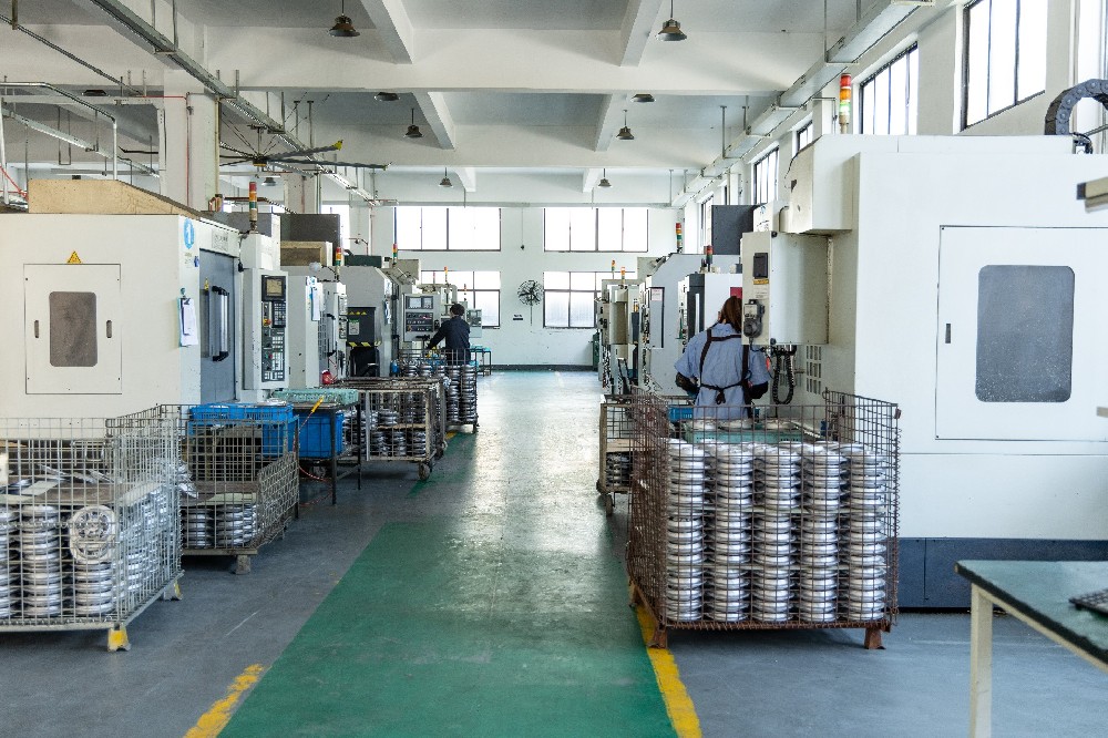 鋁壓鑄成型工藝制造的發(fā)動機(jī)部件有什么優(yōu)勢?